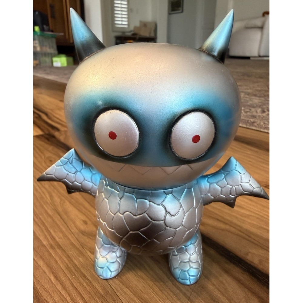 David Horvath Sun-Min Kim Ice Bat "In The Yellow"DLUX 09 Vinyl Figure Japan